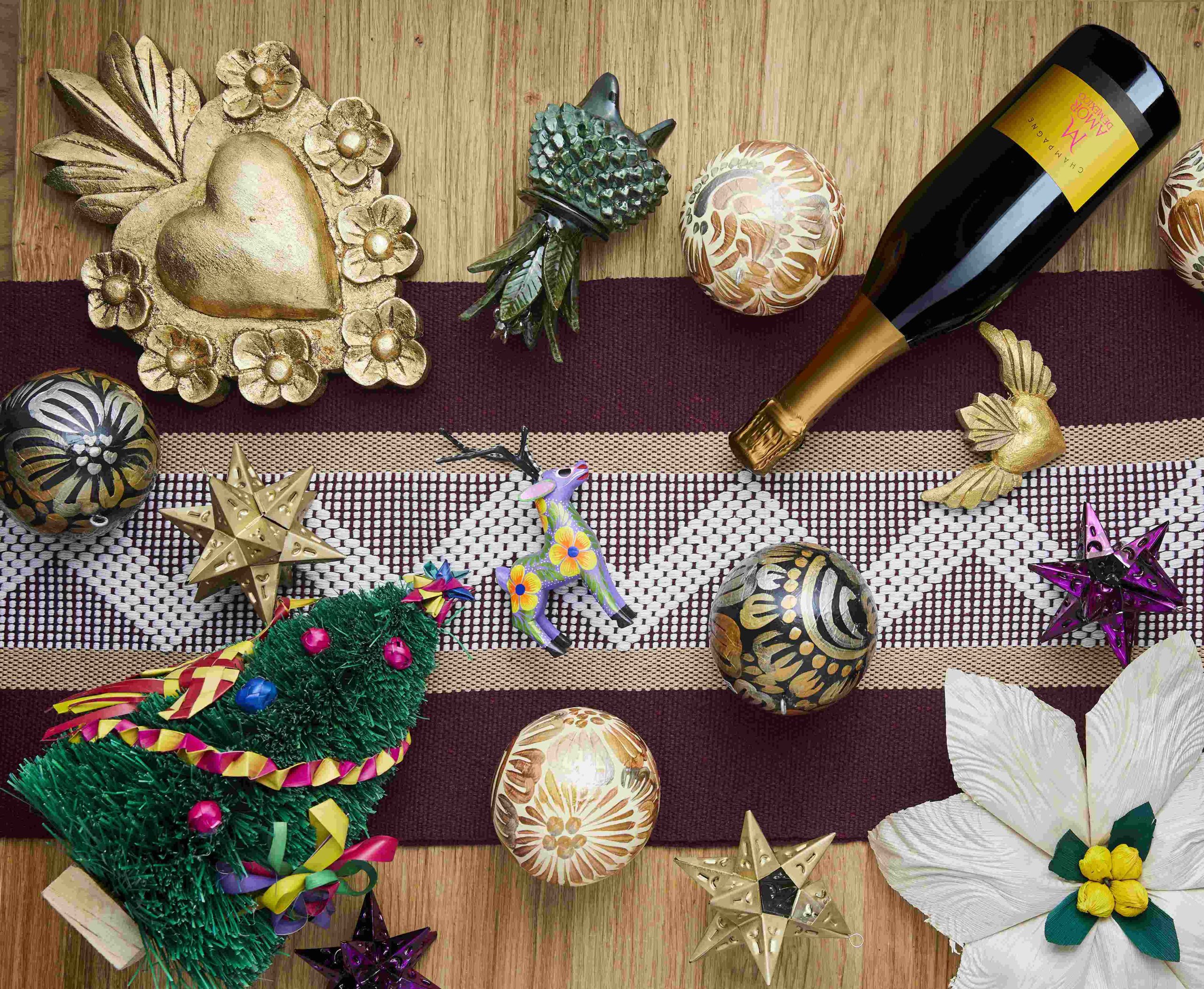 Belle table de noël décoré finement et très originale