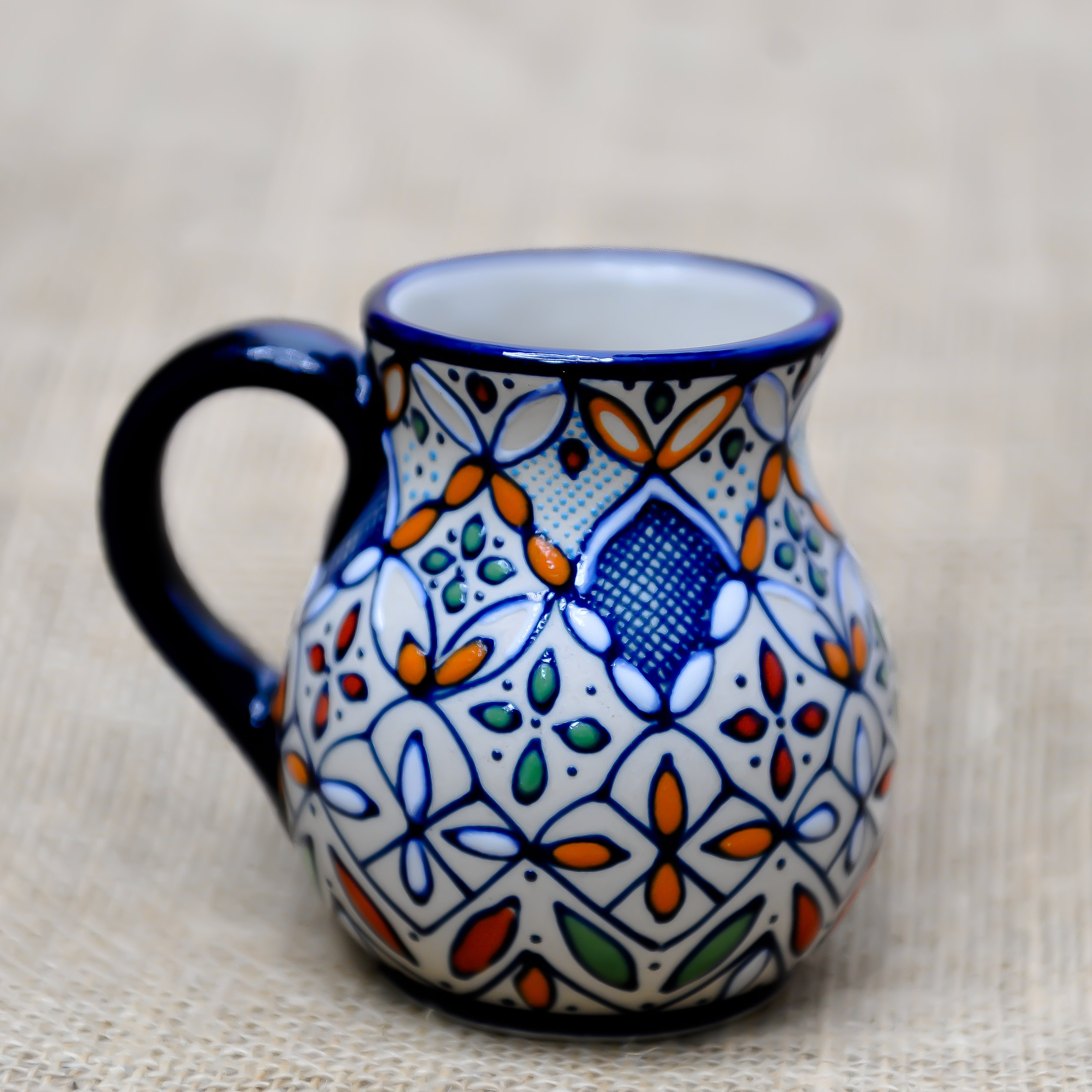 Jarrito Abuela – vue latérale du mug artisanal en céramique mexicaine