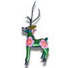 Cerf alebrije mexicain décoré avec des motives floraux