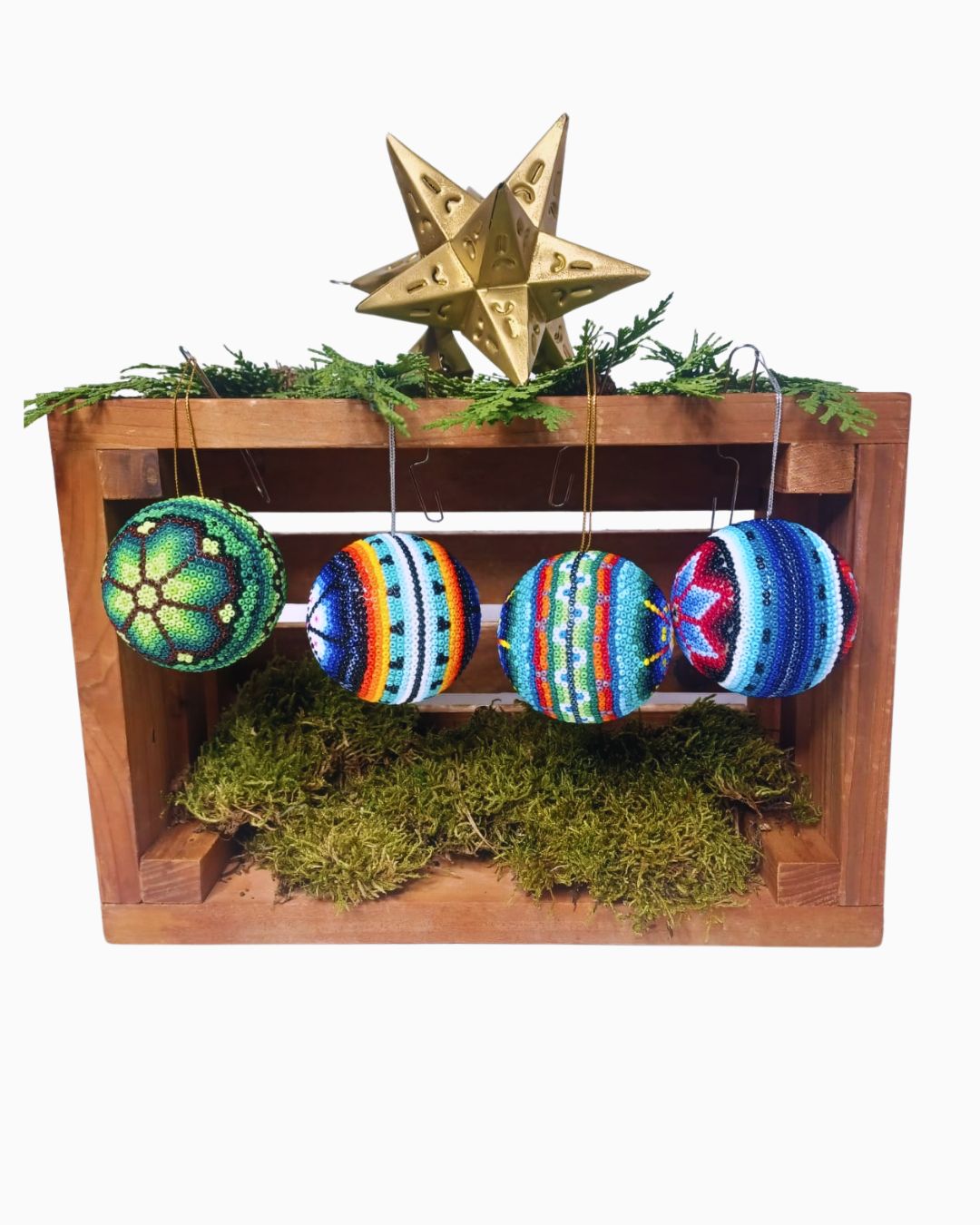 Belles boules de Noël fait par des Huichols